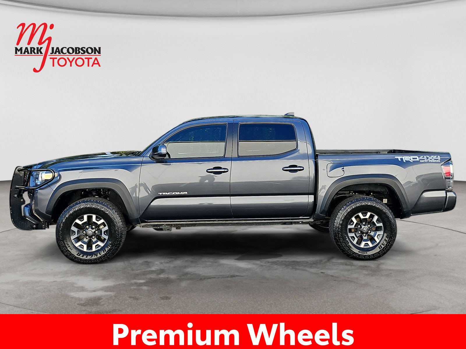 Used 2023 Toyota Tacoma TRD Off-Road w/ Technology Package AWD/4WD image 15