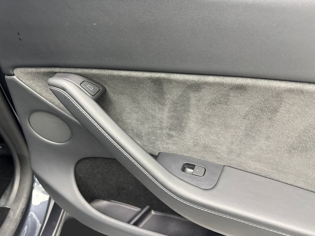 Used 2024 Tesla Model Y Long Range image 43