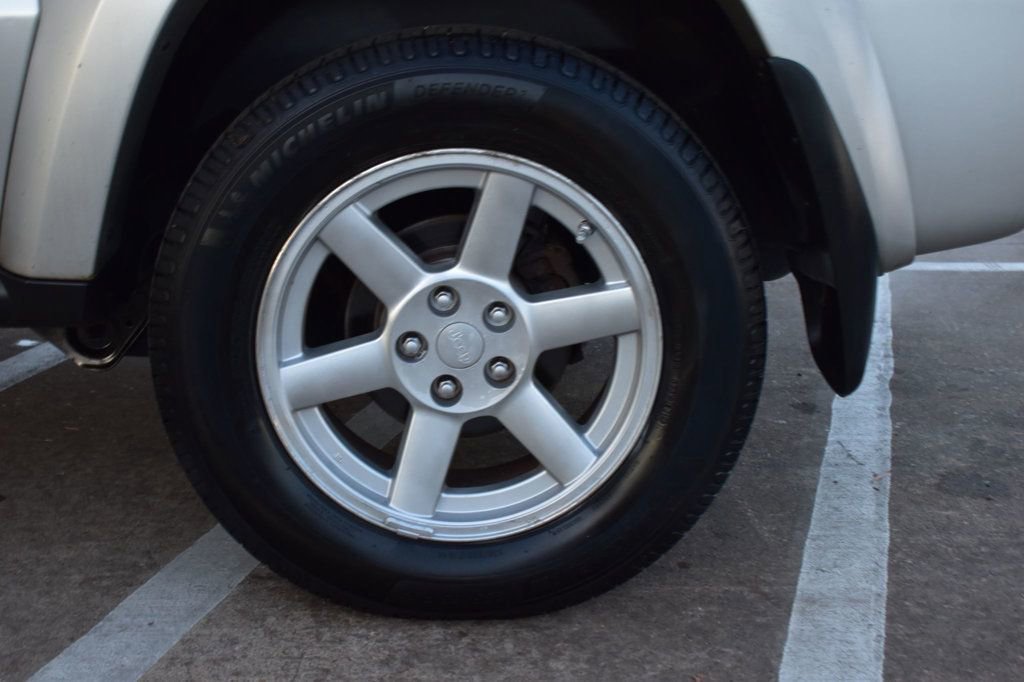 Used 2005 Jeep Liberty Limited image 11