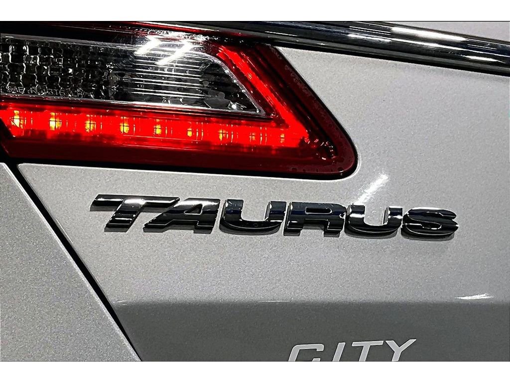 Used 2013 Ford Taurus SEL image 9