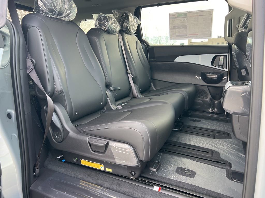 New 2026 Kia Carnival SX w/ SX Dark Edition Package image 15