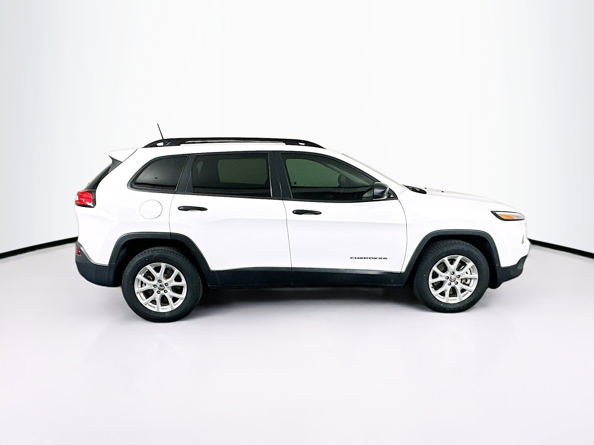 Used 2016 Jeep Cherokee Sport image 10