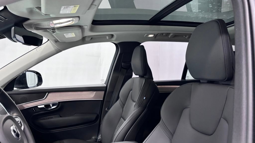Certified 2025 Volvo XC90 B6 Plus AWD/4WD image 12
