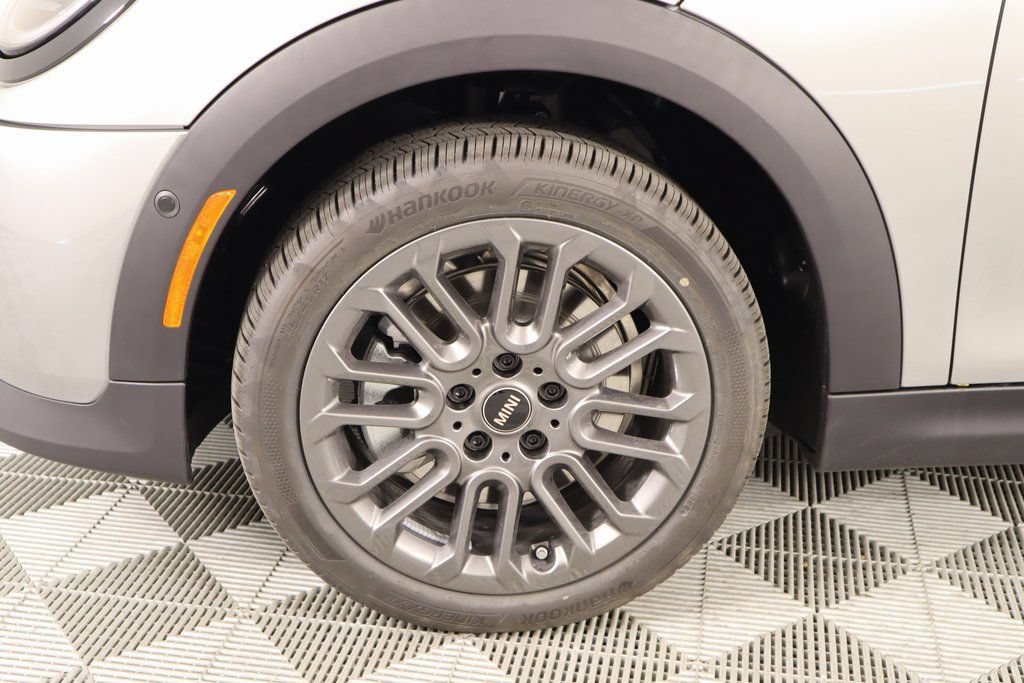 New 2025 MINI Cooper 2-Door Hardtop FWD image 17