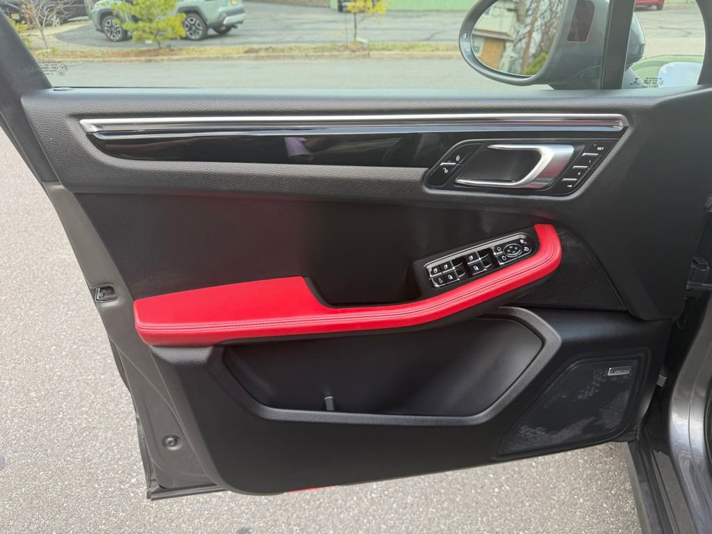 Used 2015 Porsche Macan Turbo image 9