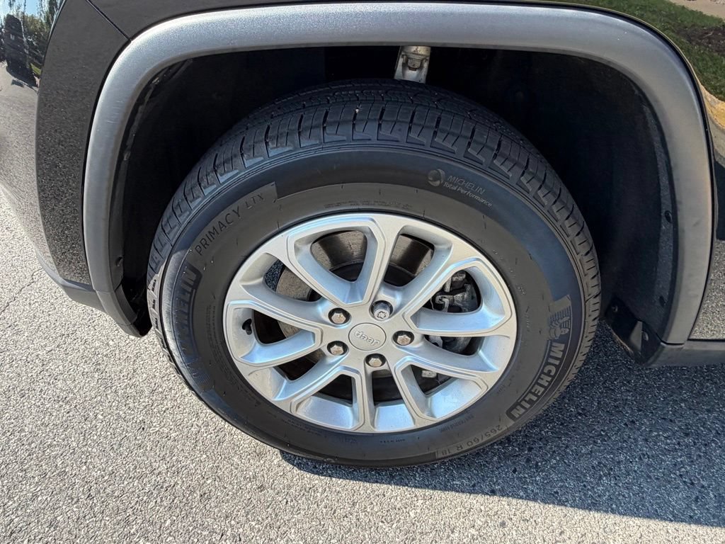 Certified 2022 Jeep Grand Cherokee Laredo E AWD/4WD image 13