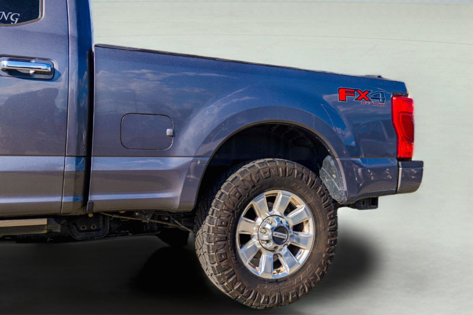 Used 2021 Ford F250 Platinum w/ FX4 Off-Road Package AWD/4WD image 7