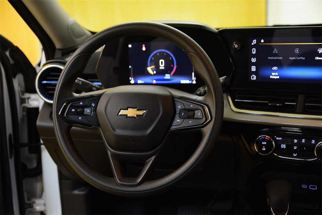 Used 2025 Chevrolet Trax LT image 15