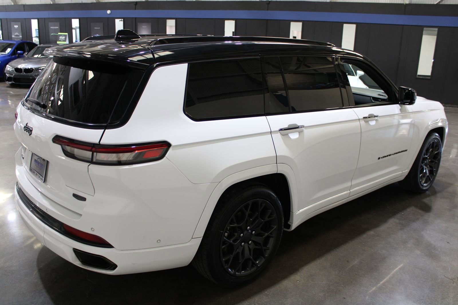 Used 2023 Jeep Grand Cherokee L Summit w/ High Altitude Package image 15