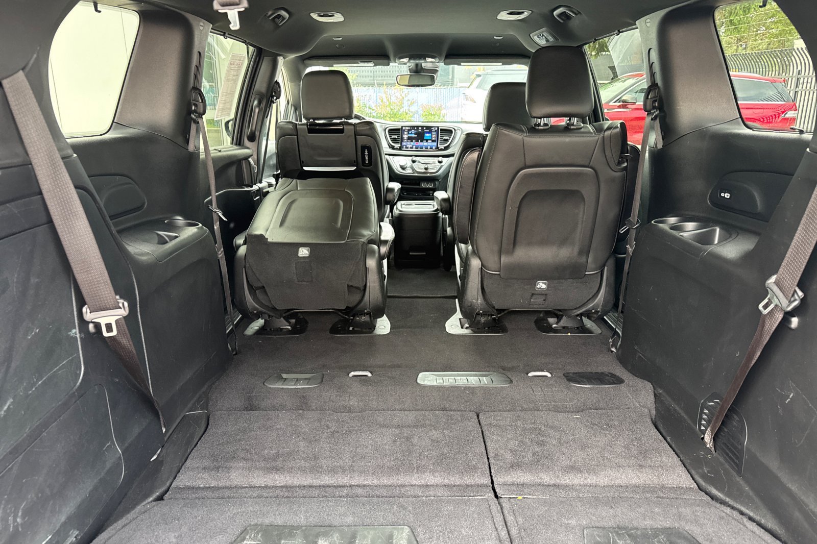 Used 2021 Chrysler Pacifica Touring-L w/ Uconnect Theater Family Group FWD image 16