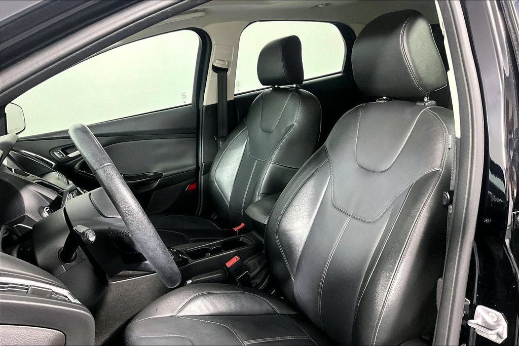 Used 2018 Ford Focus Titanium w/ Titanium Technology Package FWD image 25