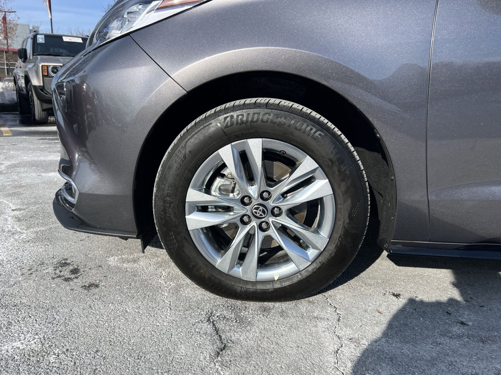 Used 2024 Toyota Sienna Limited image 12