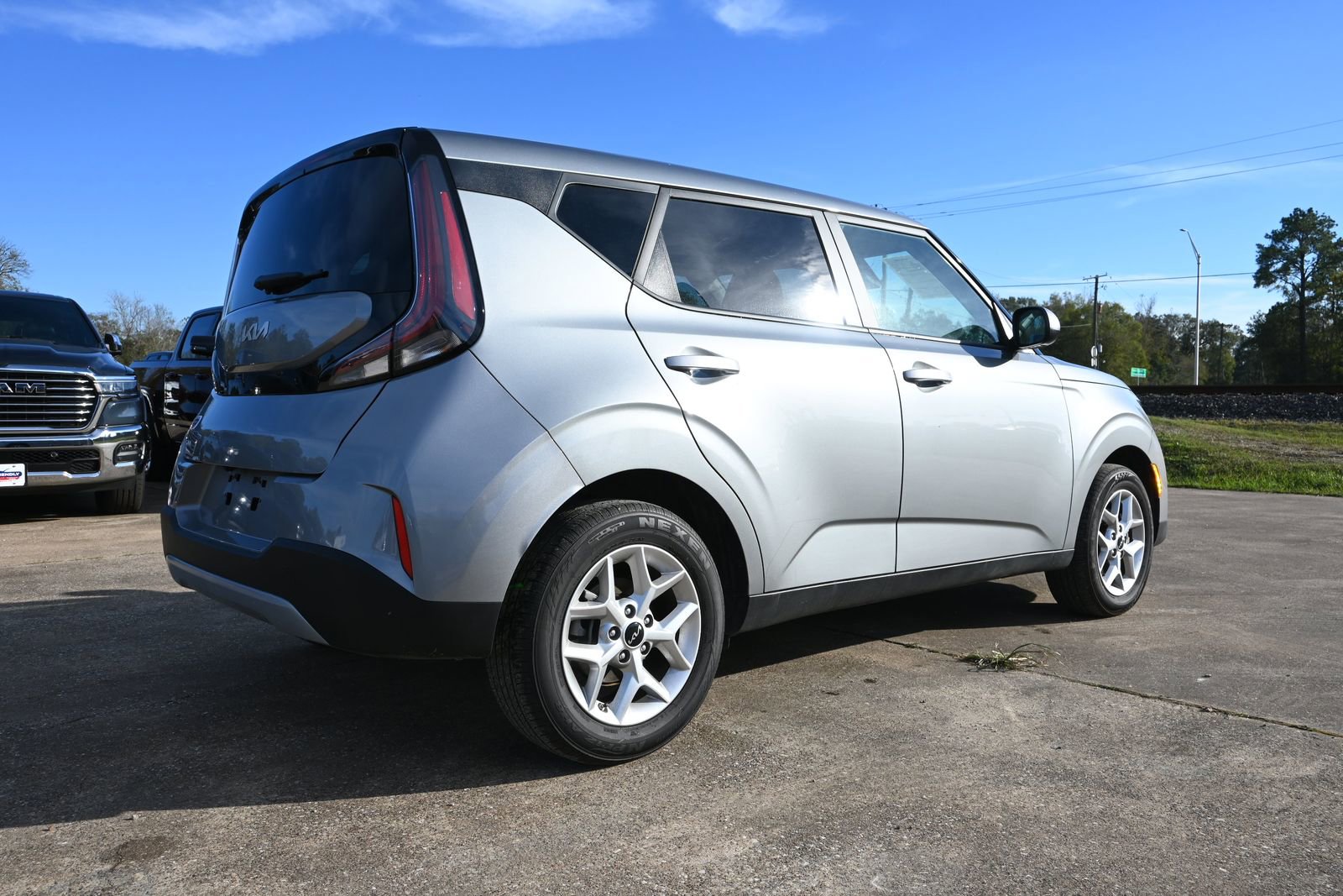 Used 2025 Kia Soul LX w/ LX Technology Package image 3