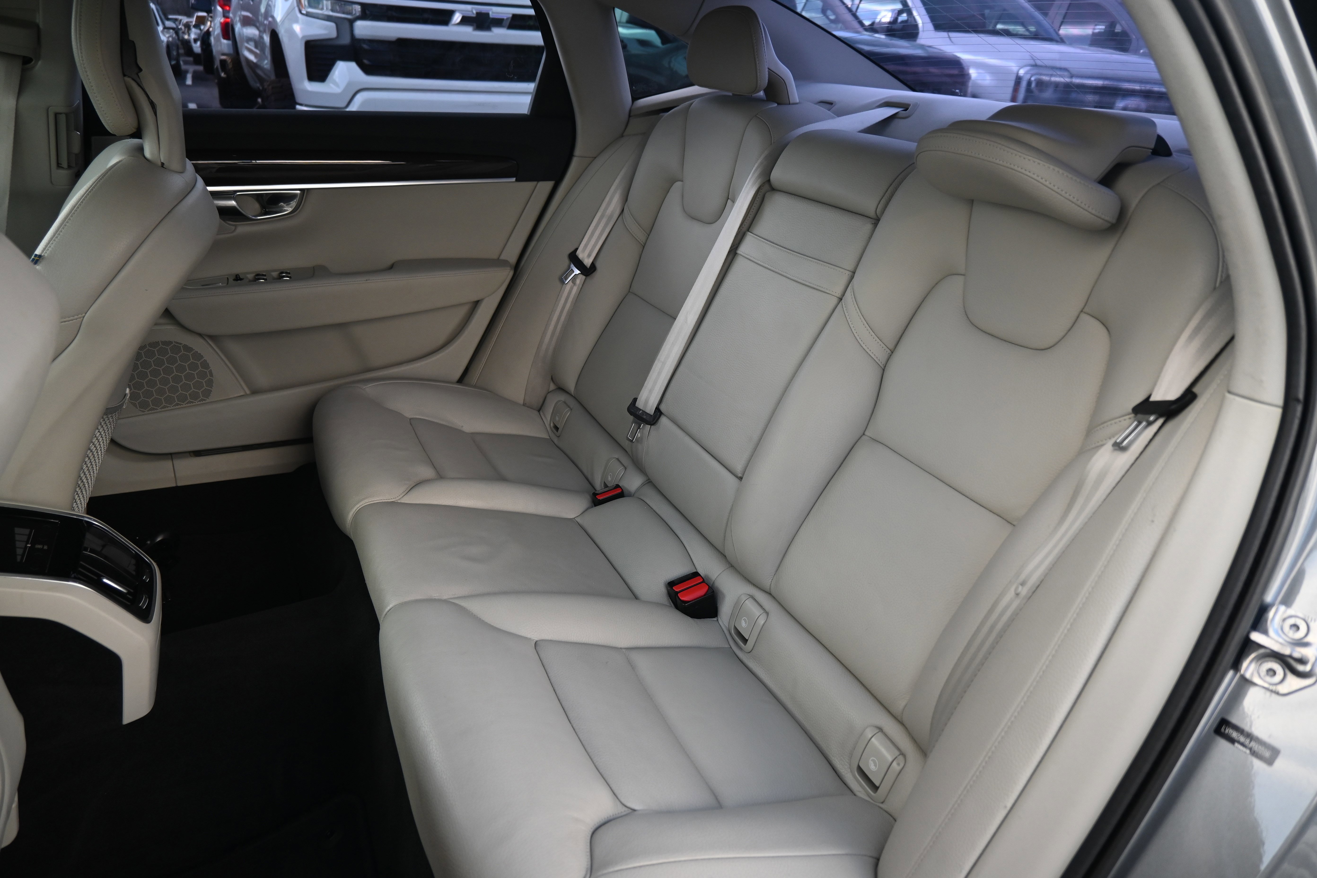 Used 2018 Volvo S90 T5 Momentum image 11
