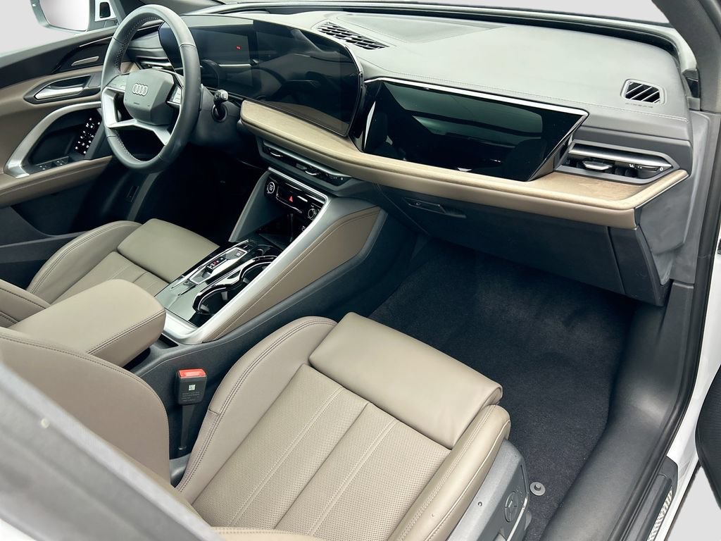 Certified 2025 Audi Q5 Premium Plus w/ Premium Plus AWD/4WD image 16