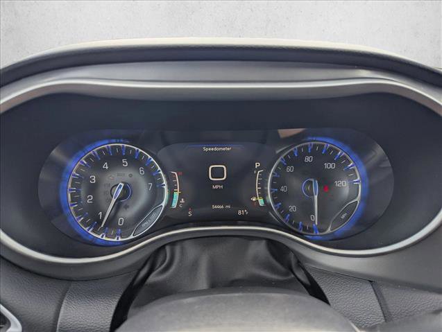 Used 2025 Chrysler Pacifica Select image 11