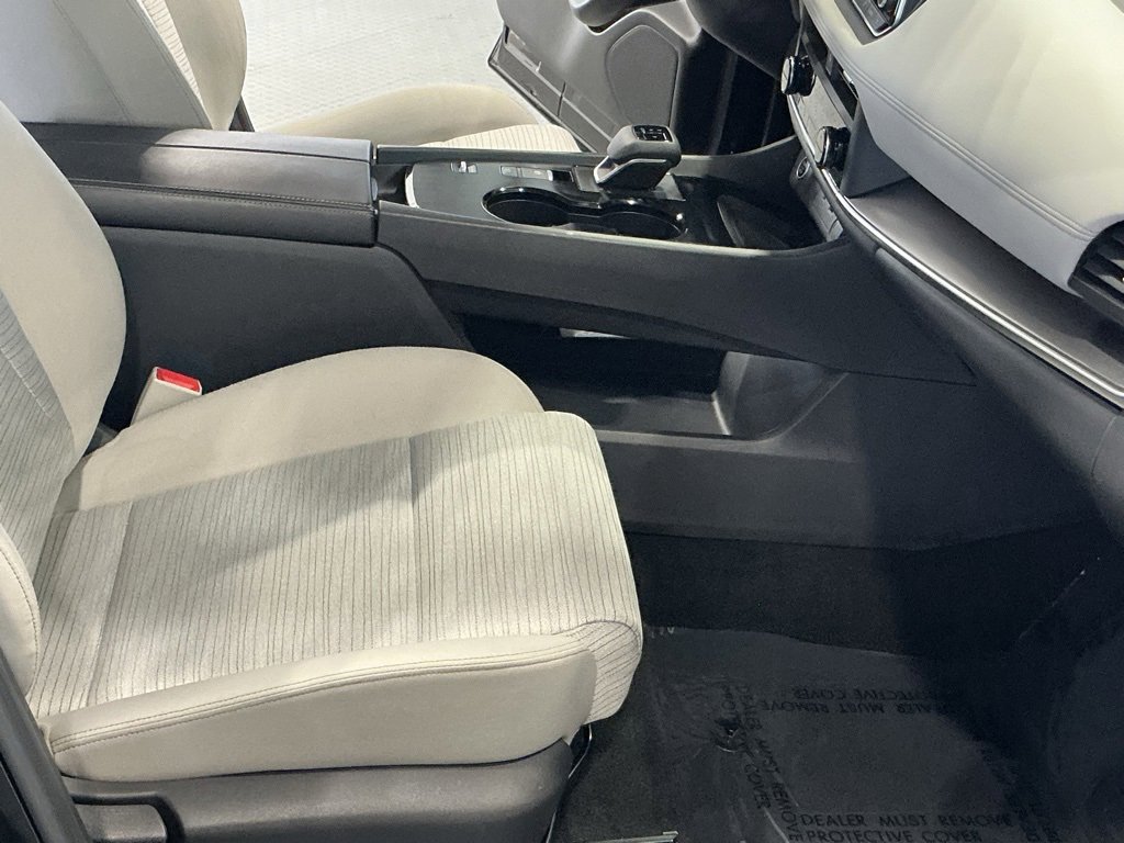 Used 2023 Nissan Rogue SV image 17