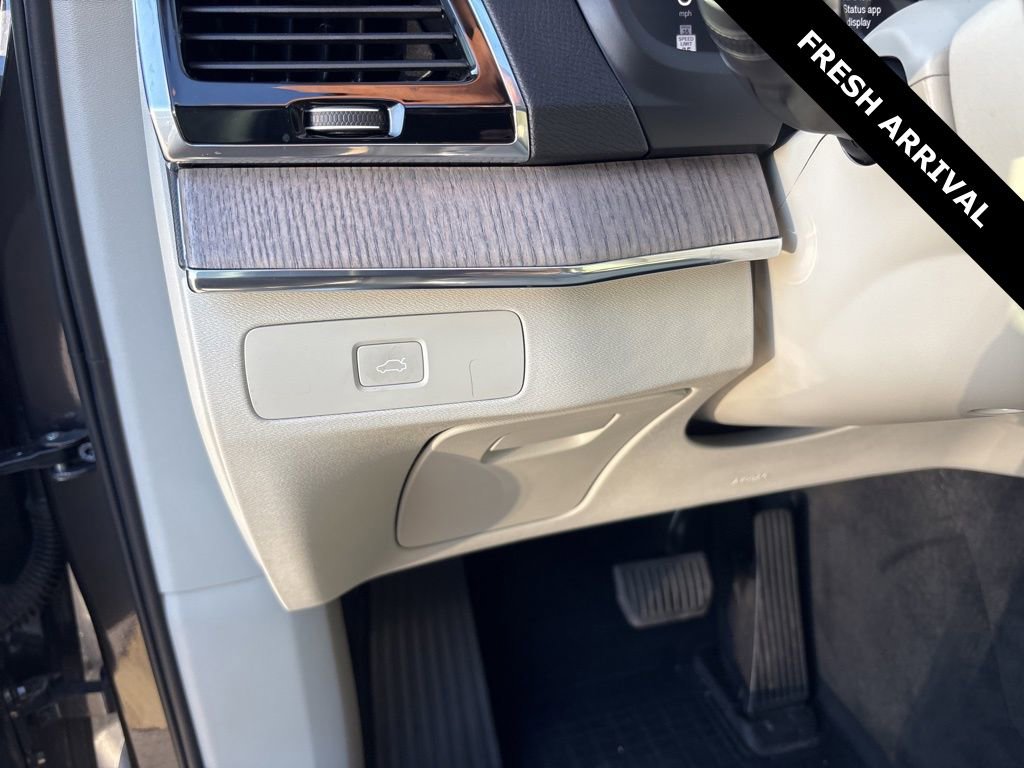 Used 2023 Volvo XC90 B6 Plus w/ Protection Package Premier image 11