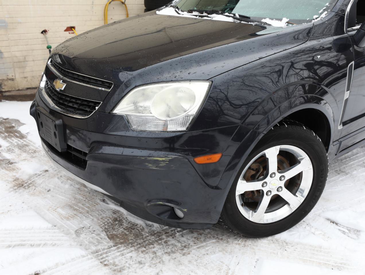 Used 2014 Chevrolet Captiva Sport LT FWD image 2