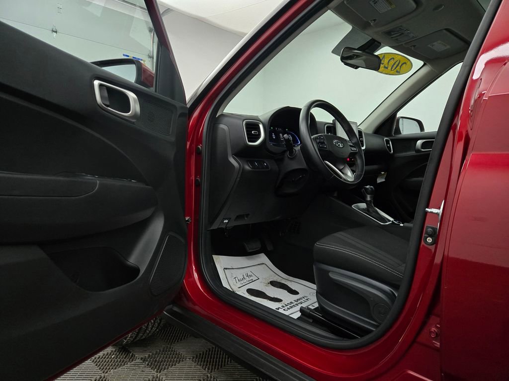 Used 2024 Hyundai Venue SEL image 19