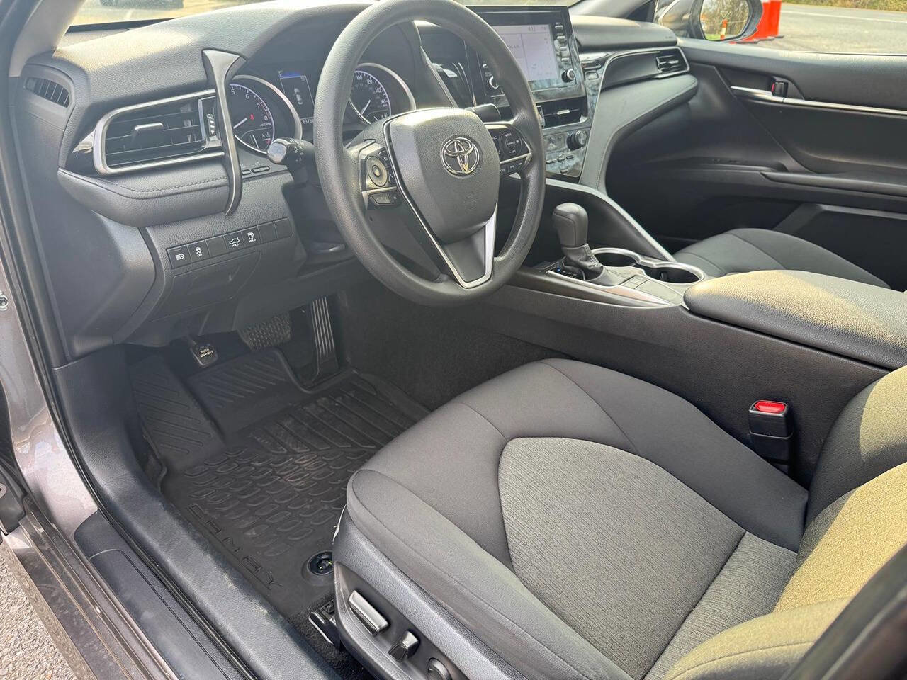 Used 2022 Toyota Camry LE image 21