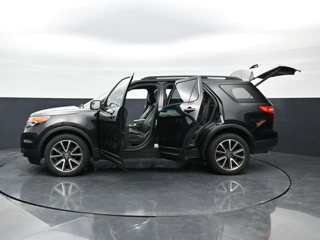 Used 2015 Ford Explorer XLT w/ Equipment Group 202A AWD/4WD image 45
