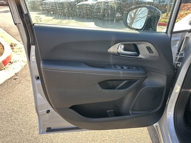 New 2026 Chrysler Pacifica Select image 10