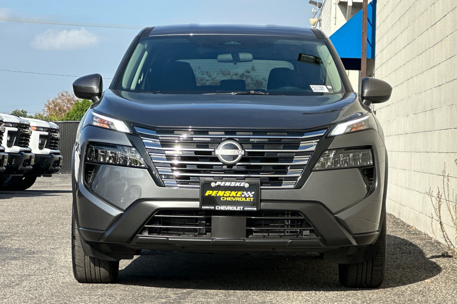 Used 2025 Nissan Rogue SV FWD image 9