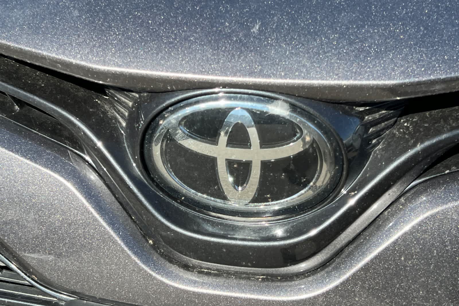 Used 2020 Toyota Camry LE w/ Convenience Package FWD image 13