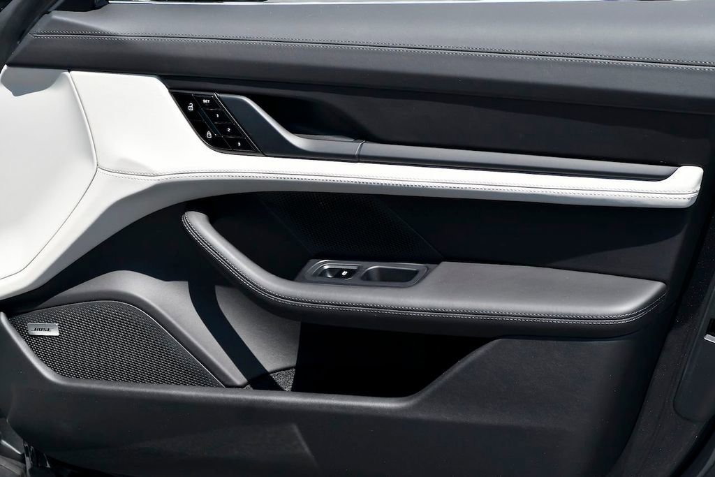 Used 2020 Porsche Taycan 4S image 41