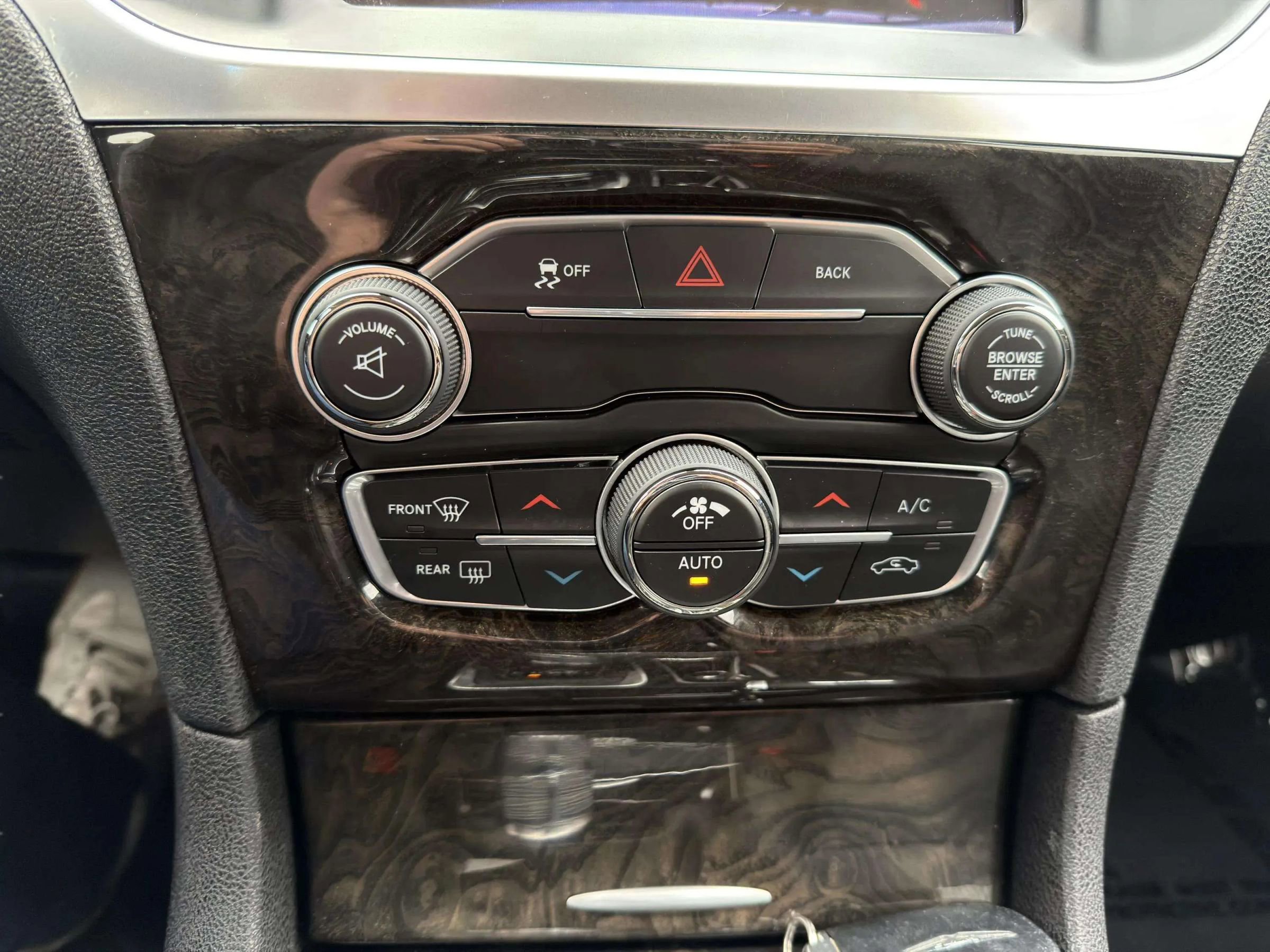 Used 2016 Chrysler 300 C image 24