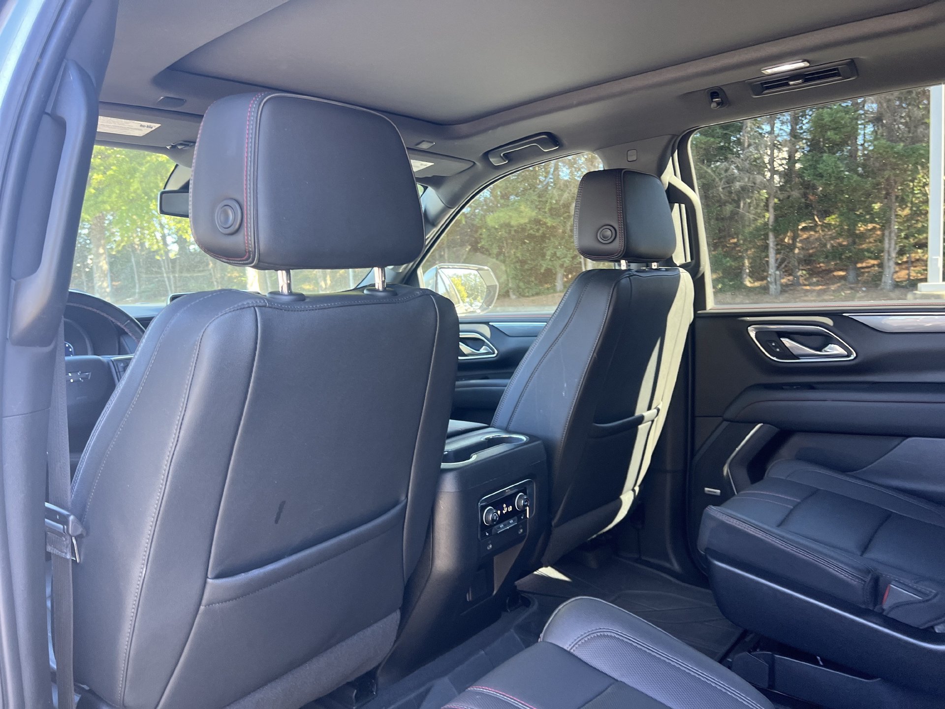 Used 2023 Chevrolet Suburban RST w/ Sport Performance Package AWD/4WD image 18