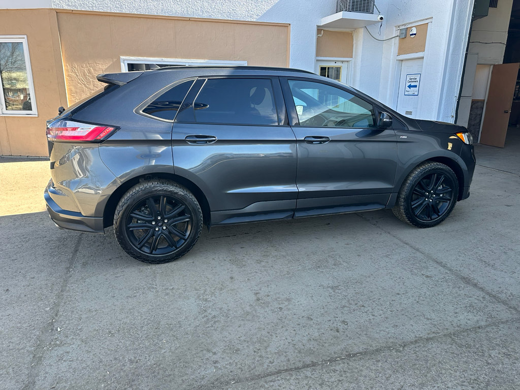 Used 2020 Ford Edge ST-Line w/ Cold Weather Package image 4