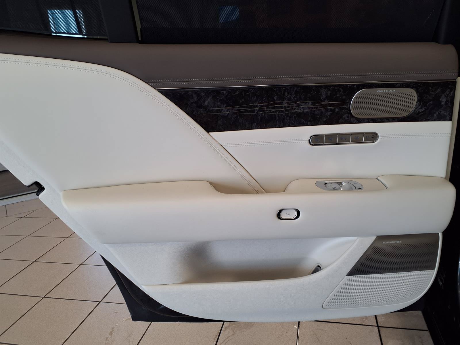 Used 2023 Genesis G90 3.5T AWD/4WD image 18