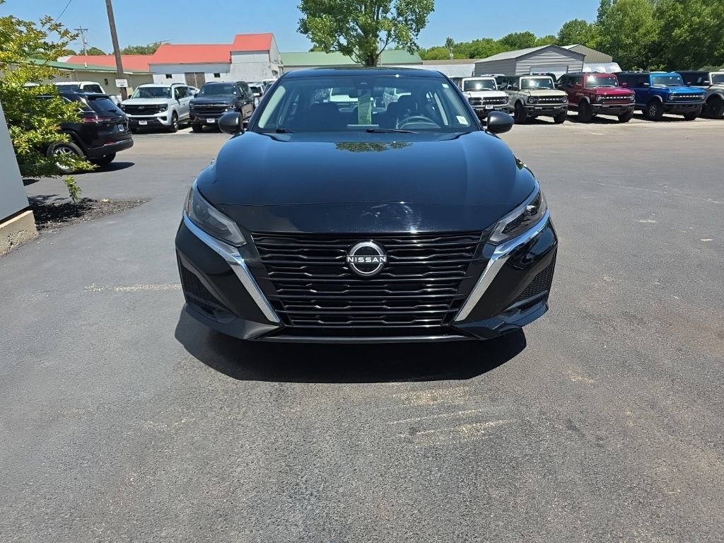 Used 2025 Nissan Altima 2.5 SV FWD image 4
