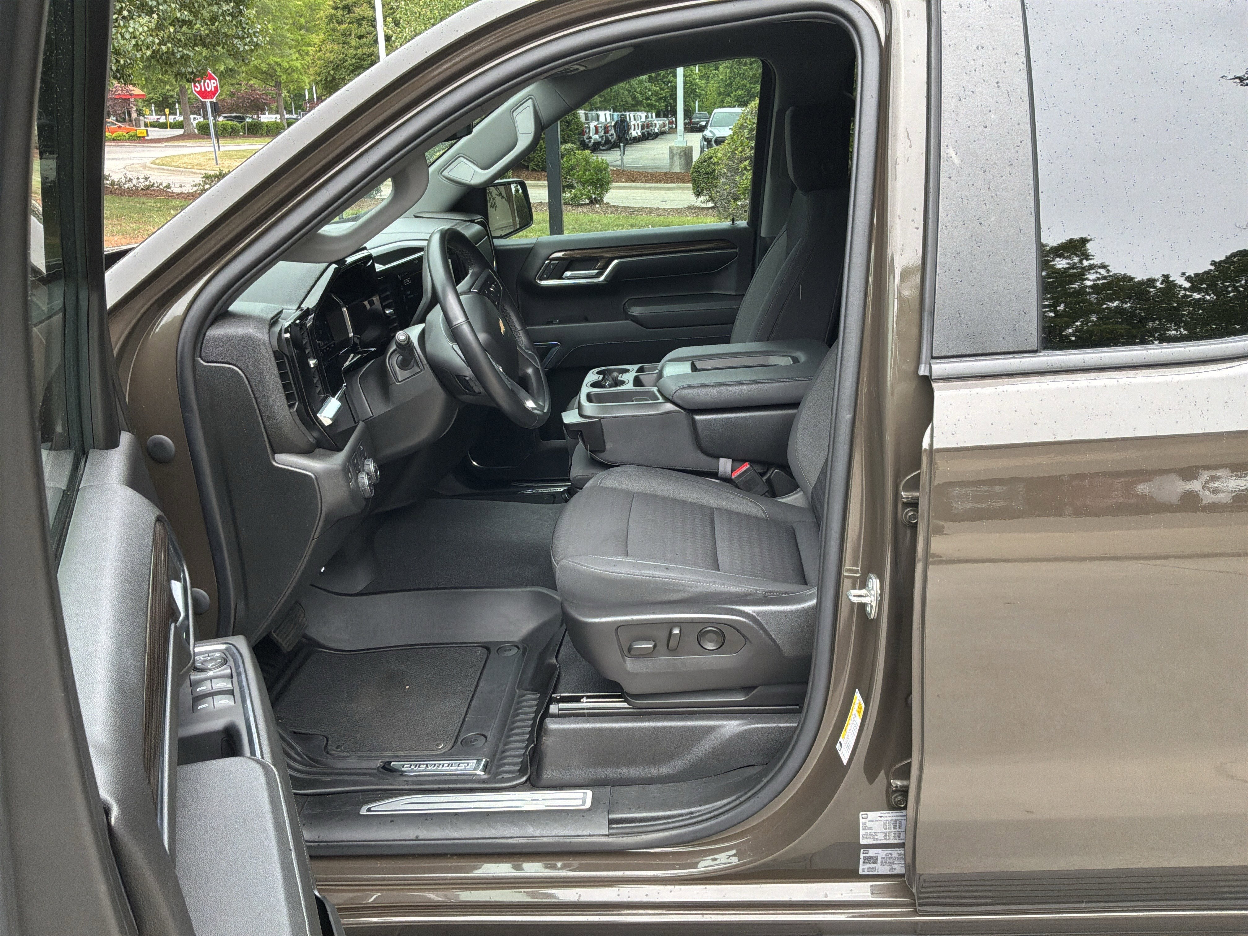 Used 2023 Chevrolet Silverado 1500 LT w/ Convenience Package II AWD/4WD image 16