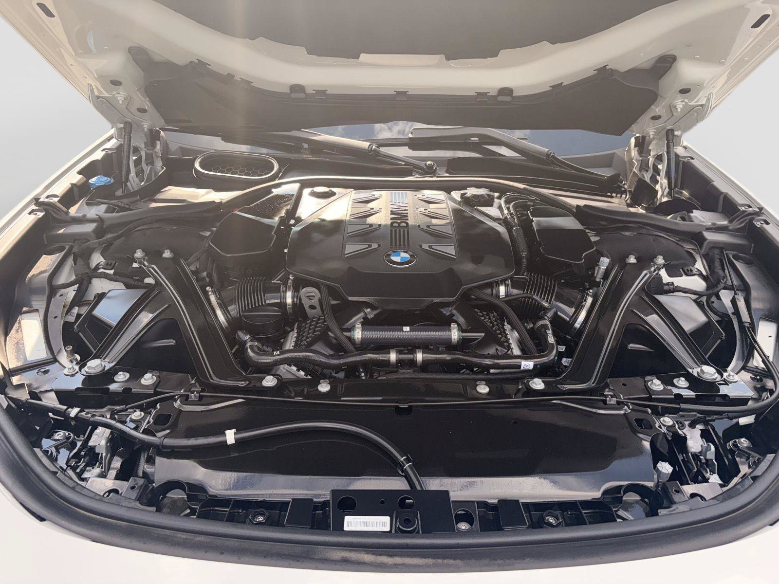 Certified 2025 BMW 760i xDrive w/ Premium Package AWD/4WD image 19