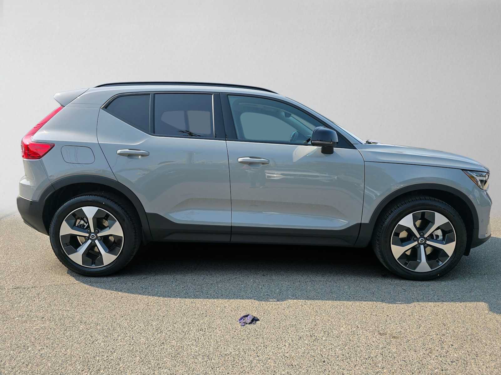 New 2026 Volvo XC40 B5 Plus w/ Protection Package Premier AWD/4WD image 2