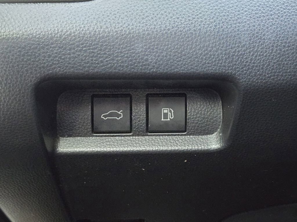 Used 2023 Toyota Crown Limited image 24