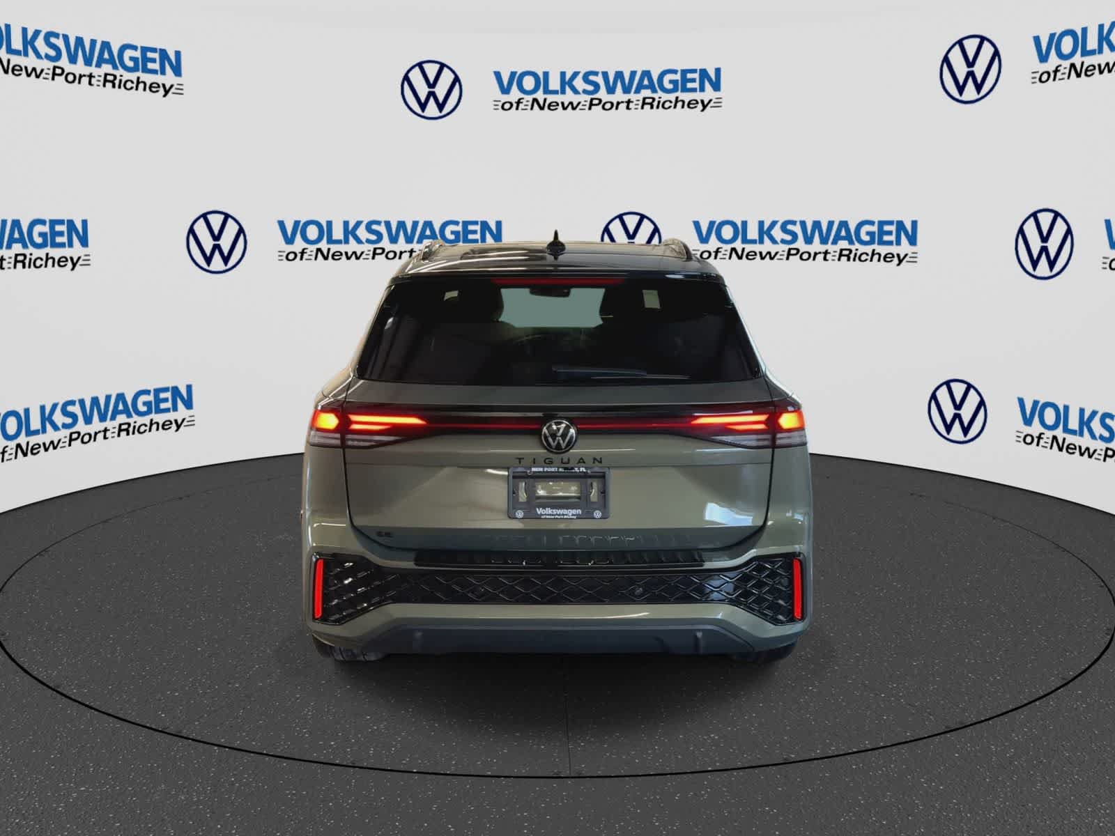 New 2026 Volkswagen Tiguan SE R-Line FWD image 7
