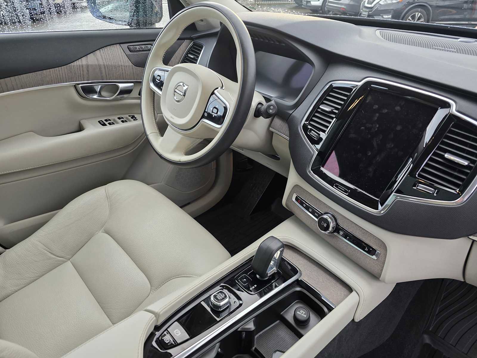 Certified 2023 Volvo XC90 T8 Plus w/ Protection Package Premier image 10