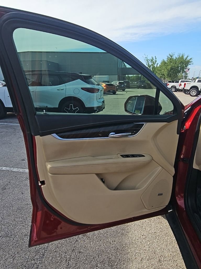 Used 2018 Cadillac XT5 FWD image 10