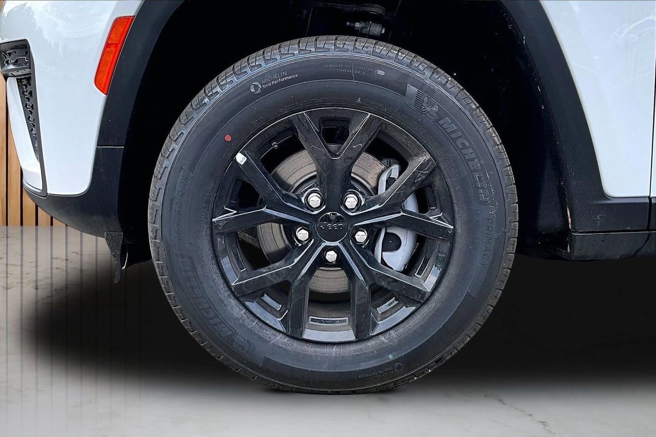New 2026 Jeep Grand Cherokee Altitude RWD image 32