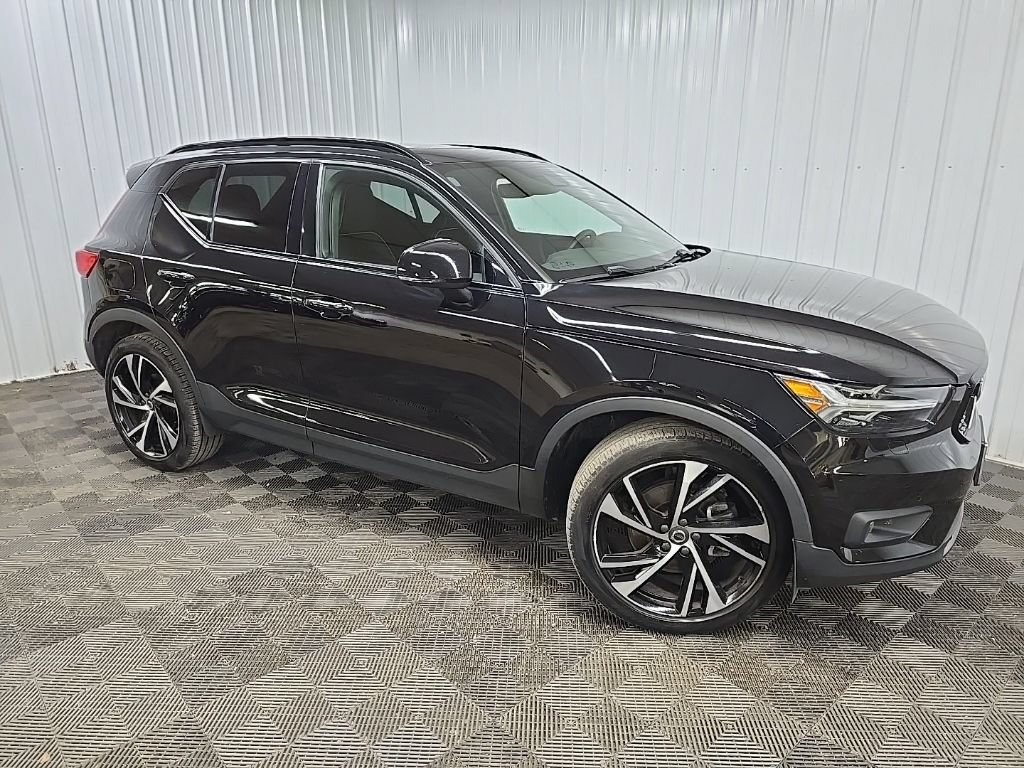 Used 2022 Volvo XC40 T5 R-Design w/ Climate Package