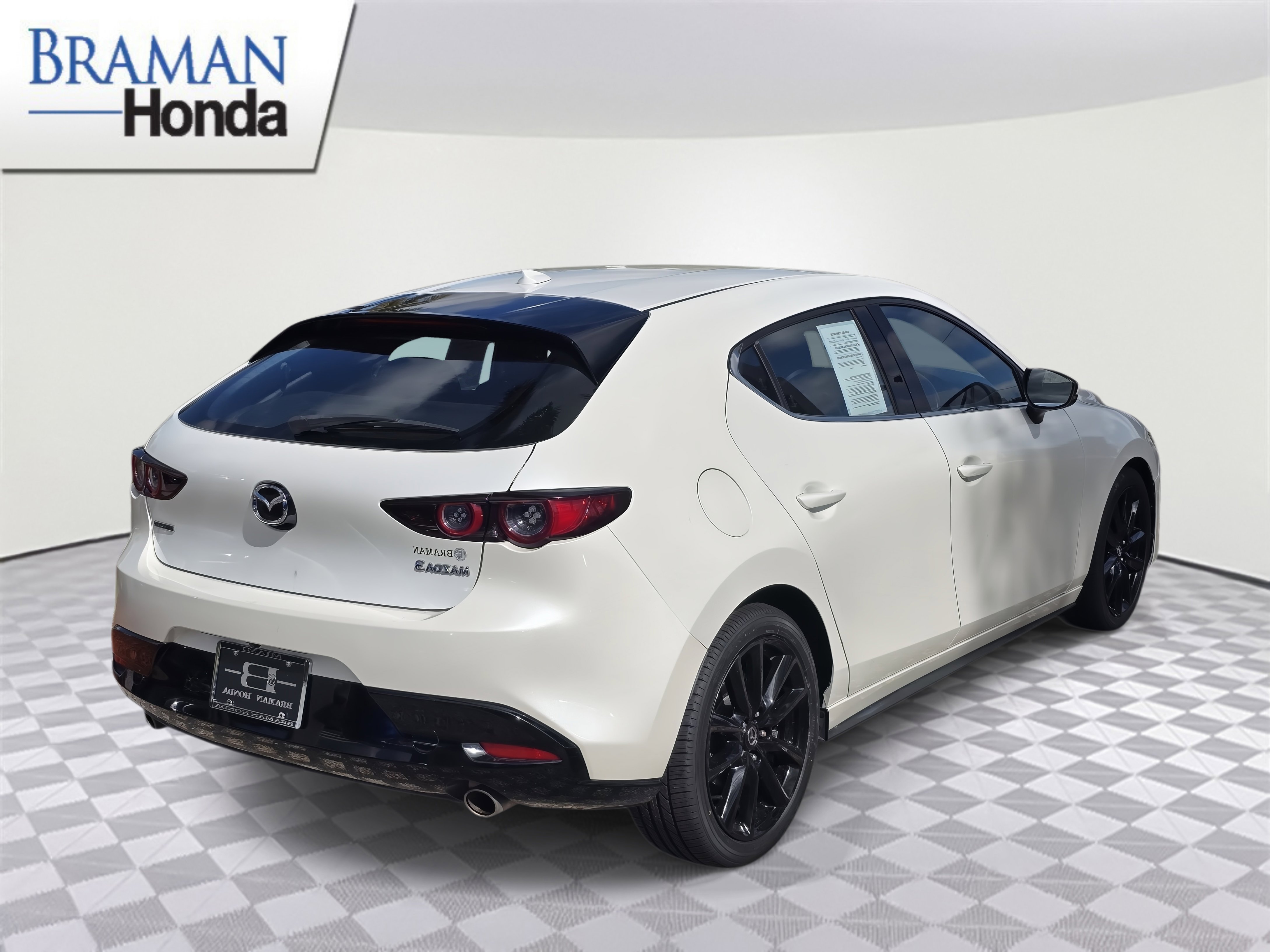 Used 2019 MAZDA MAZDA3 Hatchback w/ Premium Package image 4