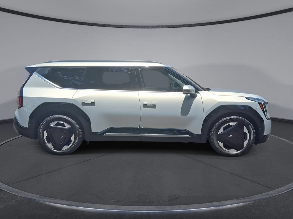 Used 2024 Kia EV9 Land AWD/4WD image 5
