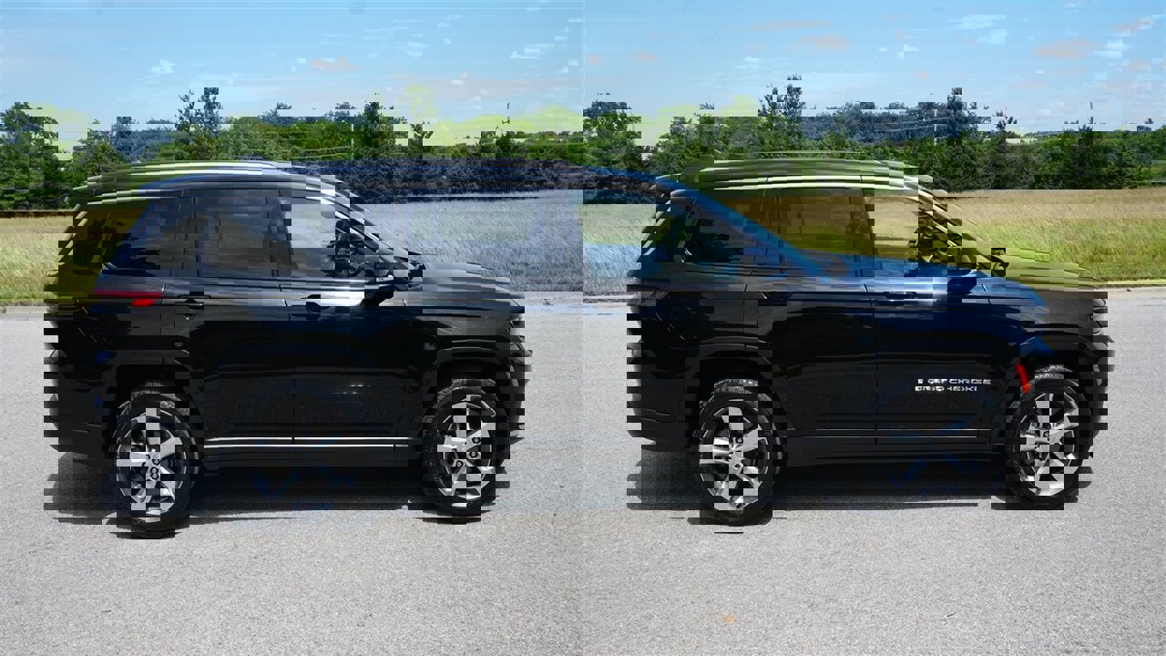 Used 2022 Jeep Grand Cherokee L Limited w/ Luxury Tech Group II image 5