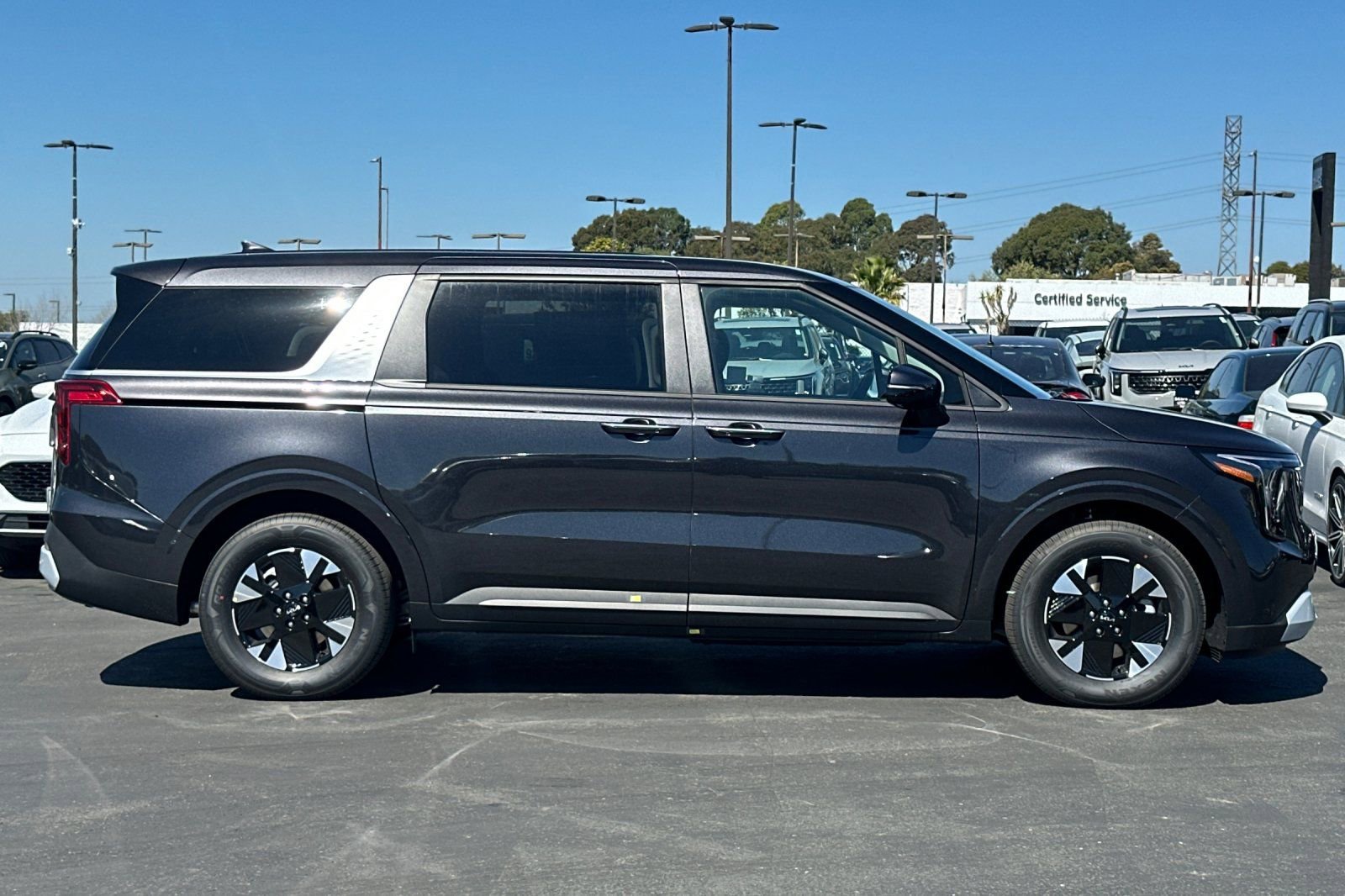 New 2026 Kia Carnival LXS image 3