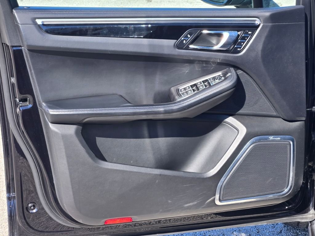 Used 2017 Porsche Macan Turbo image 17
