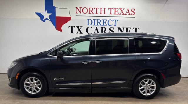 Used 2020 Chrysler Pacifica Touring-L image 10
